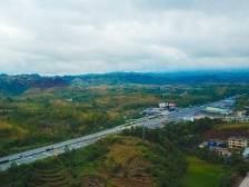 乐广高速源潭服务区开展志愿服务，“红马甲” 活跃春运一线