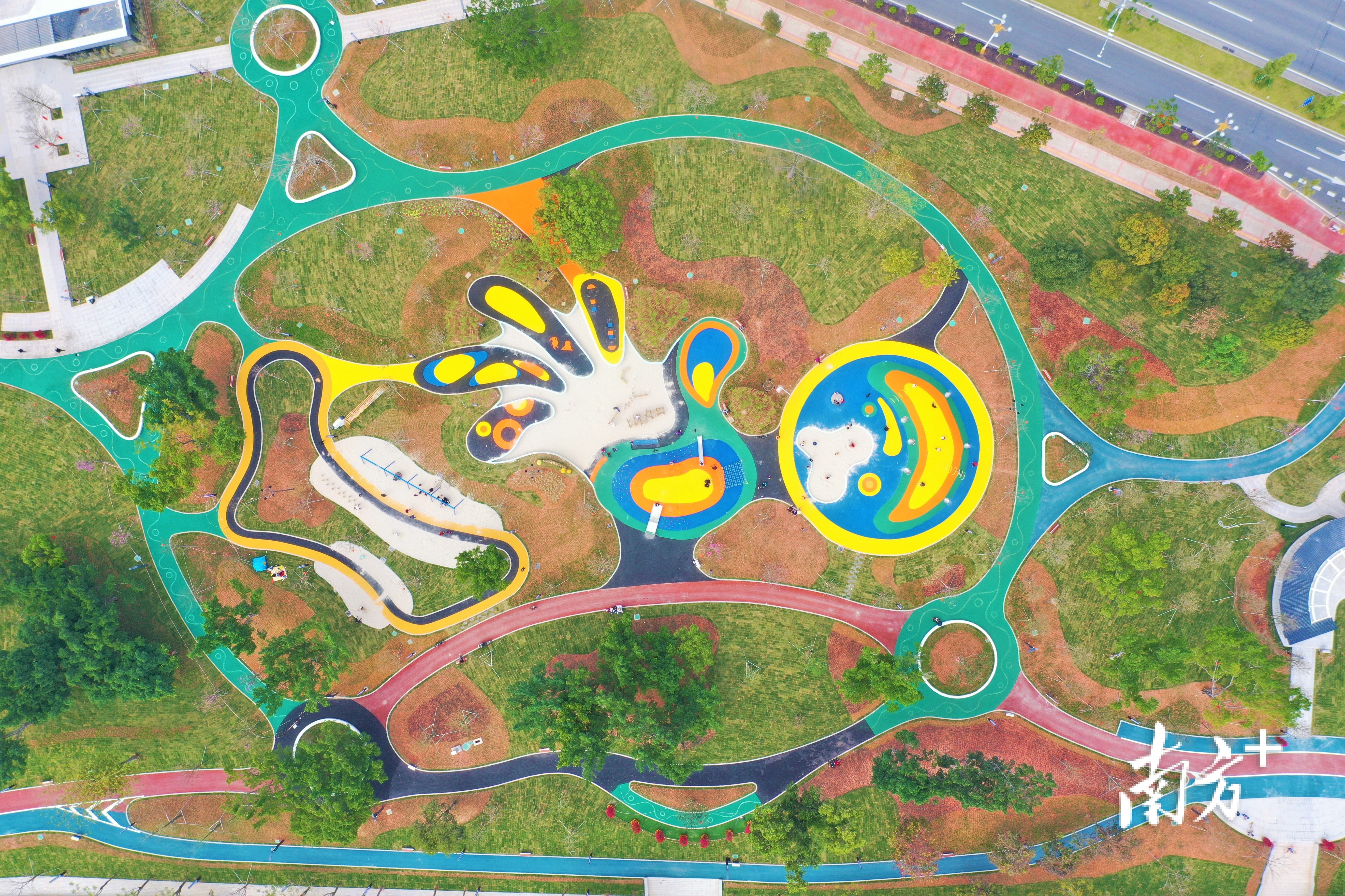 篁庄公园的游乐园已是周边孩子们的打卡点。杨兴乐 拍摄 篁庄公园的游乐园已是周边孩子们的打卡点。杨兴乐 拍摄