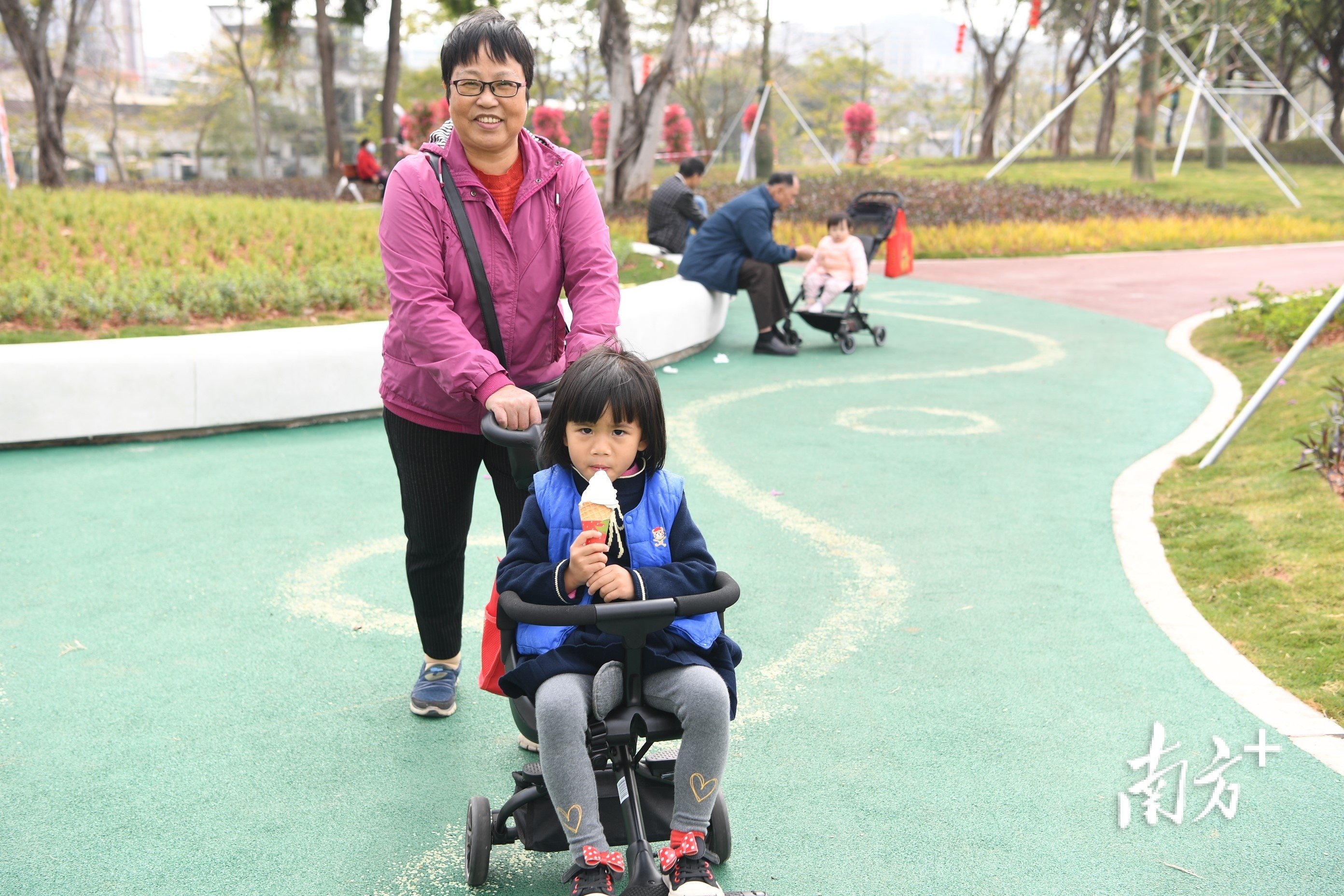 有的吃,有得玩,真开心!杨兴乐 拍摄 有的吃,有得玩,真开心!杨兴乐 拍摄