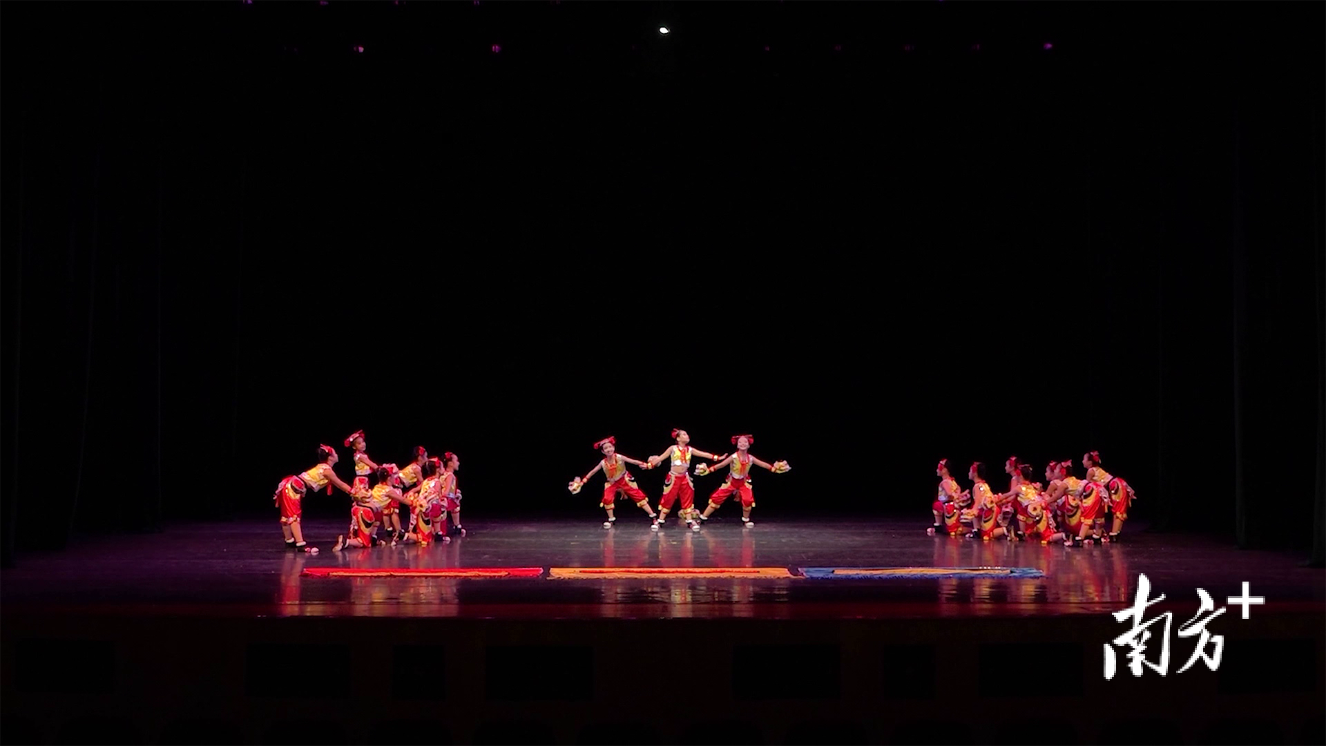 佛山市第二十五小学舞蹈《狮乡童谣》 佛山市第二十五小学舞蹈《狮乡童谣》