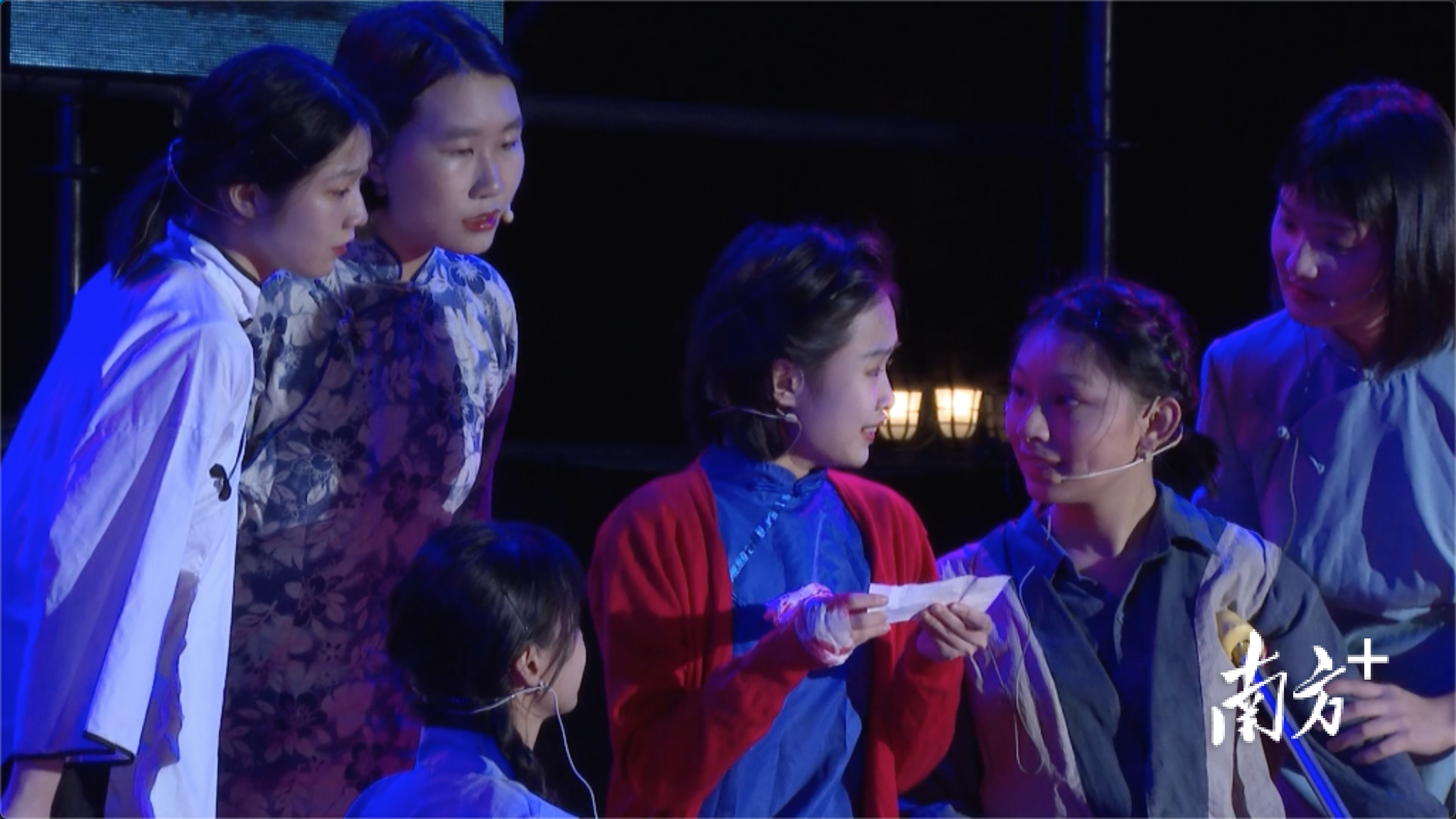 佛山市第四中学《绣红旗》 佛山市第四中学《绣红旗》