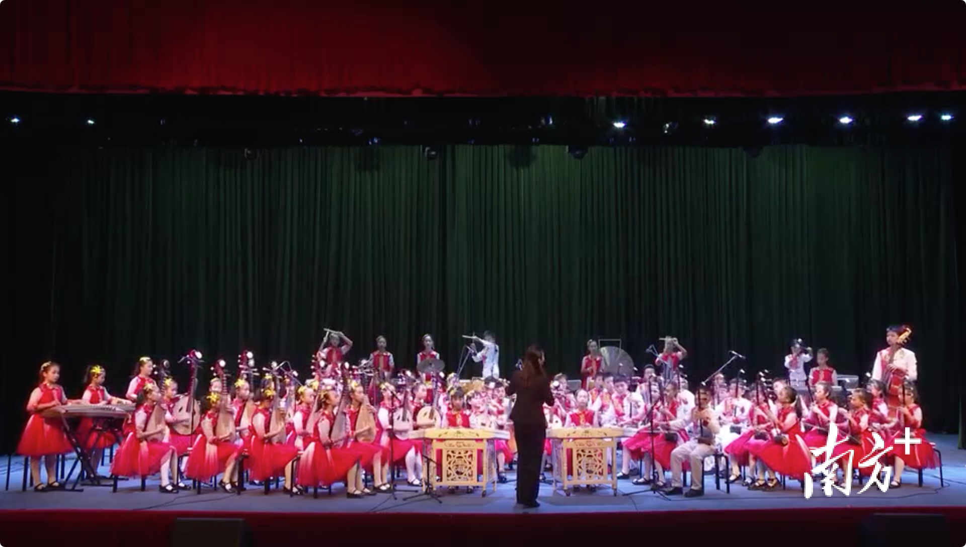 佛山市禅城区张槎中心小学民乐合奏《中国锣鼓》 佛山市禅城区张槎中心小学民乐合奏《中国锣鼓》