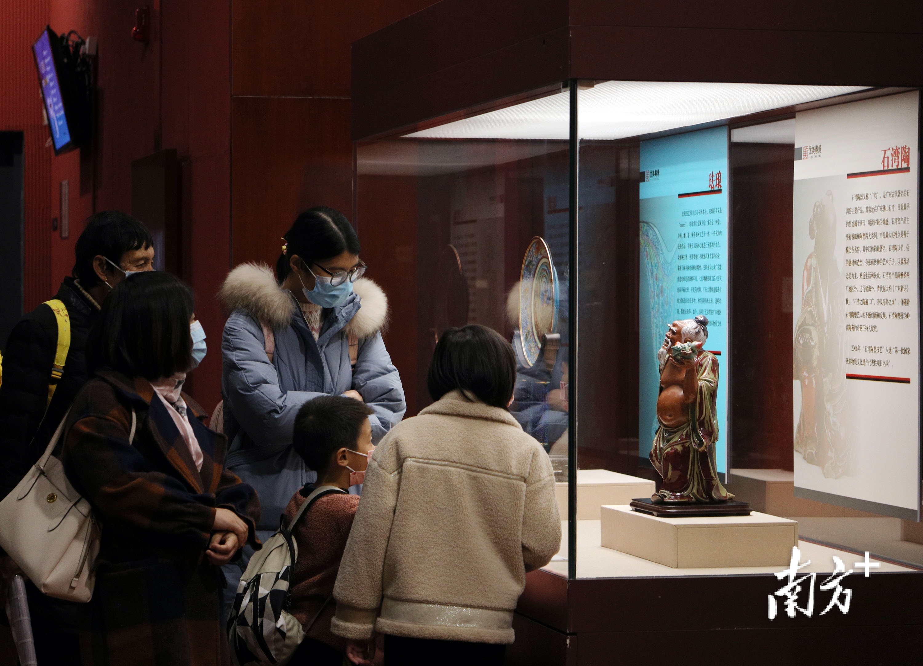 游客在博物馆内参观