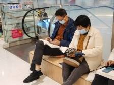 家门口的年味｜书店“年味浓”，深圳人看元宇宙也看世界史