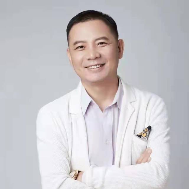 雄观科技创始人王冠雄 