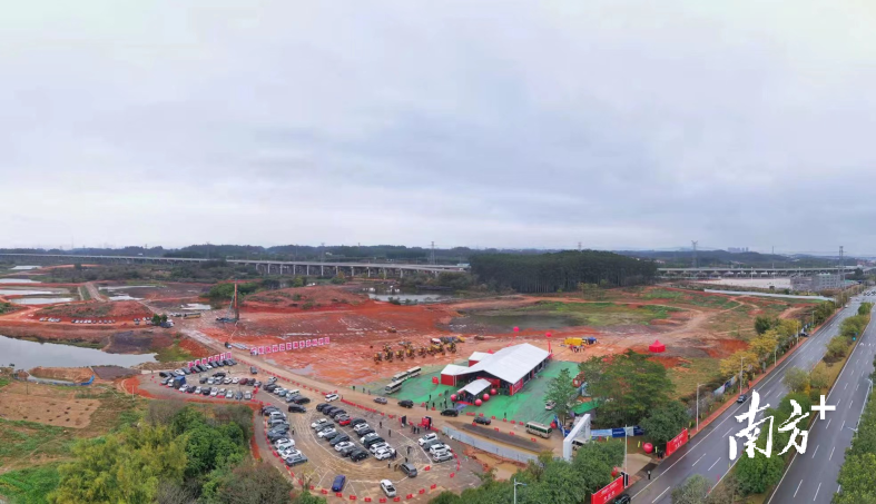 佛山市2022年第一季度重大项目集中开工活动暨佛北战新产业园开园仪式在三水区举行。戴嘉信 摄