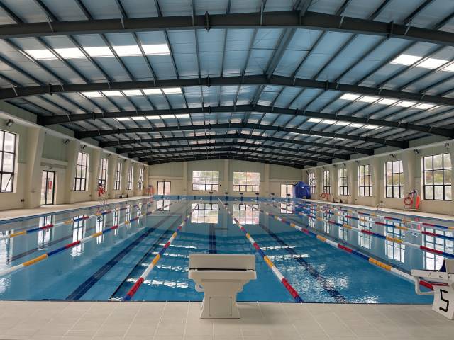 室内恒温泳池