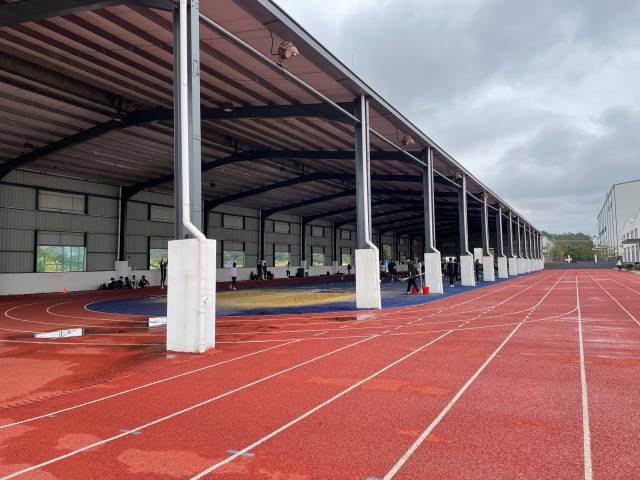 正在集训的少年