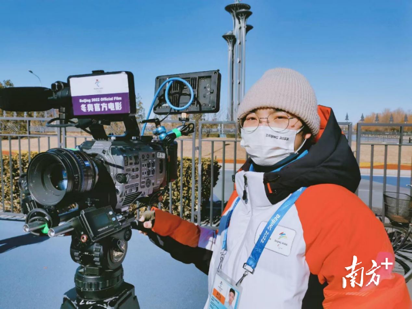 高明一中2018届毕业生陈昊平工作照。