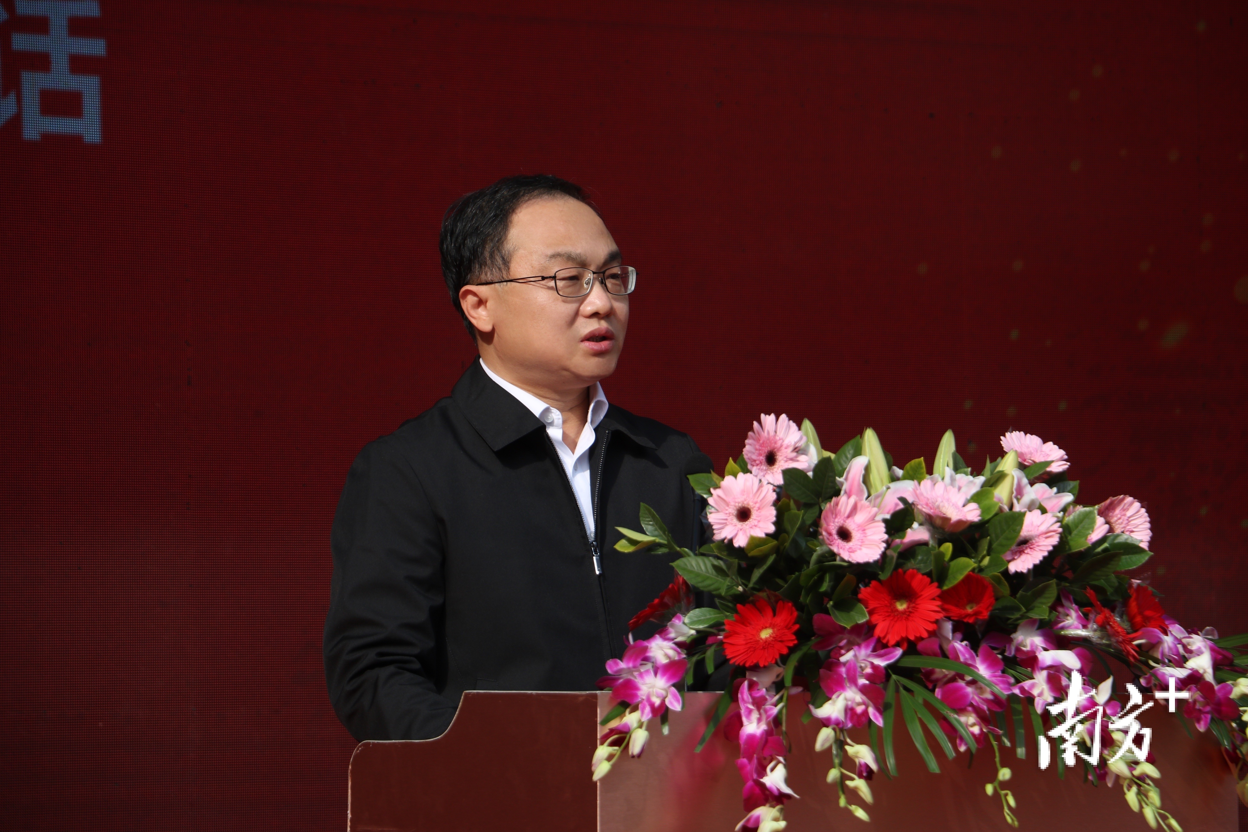 揭阳产业园党工委副书记,管委会主任陈宏鑫在致辞中表示,揭阳玉器依靠