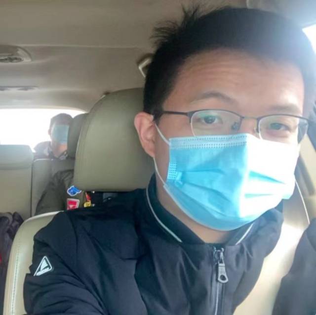 开年第一天早晨，李金玺与文化服务产业园团队驱车前往果园。