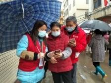 云浮“红马甲”投身疫情防控一线，以青春力量为城市增添温暖底色