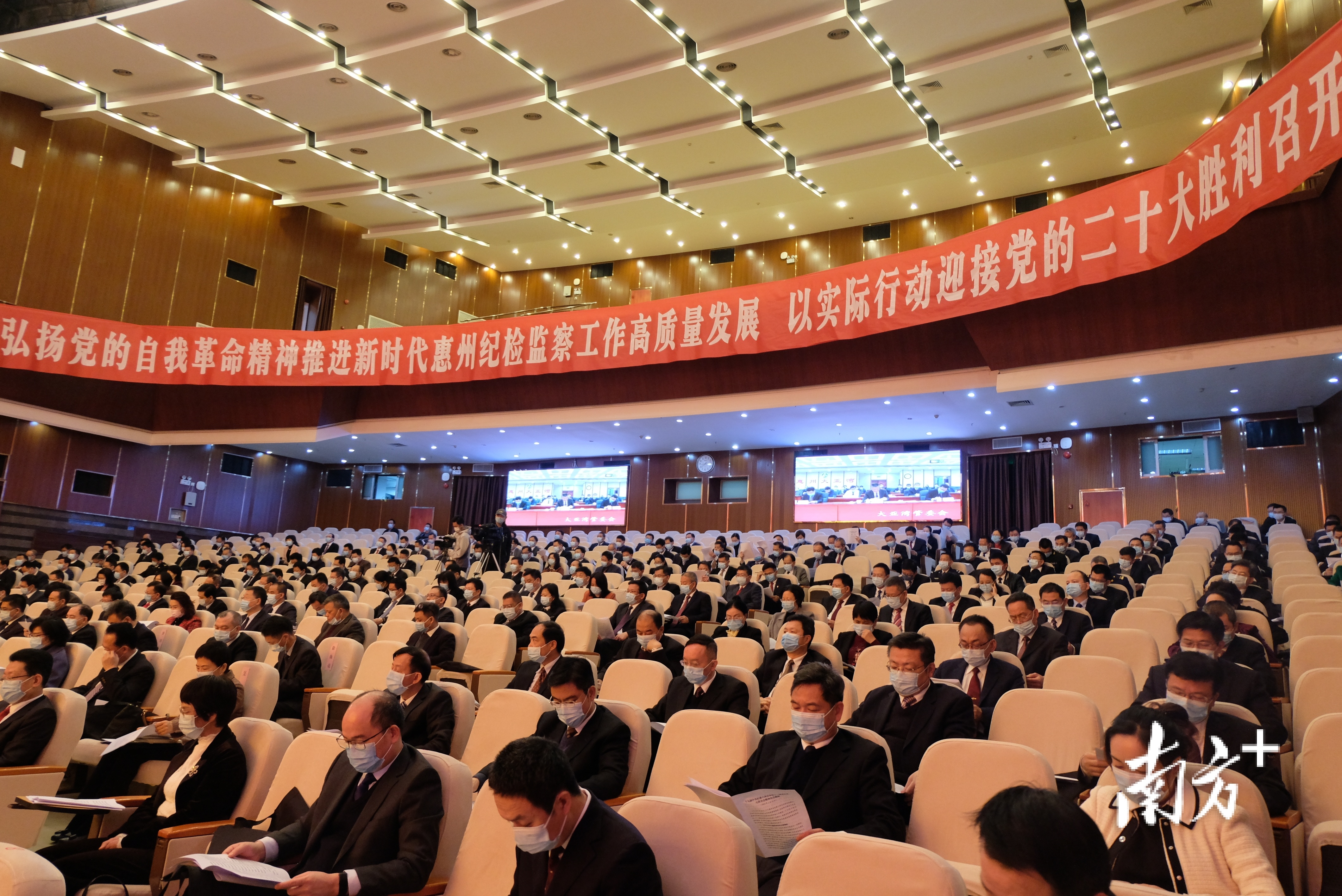 南方+ 蓝单 拍摄