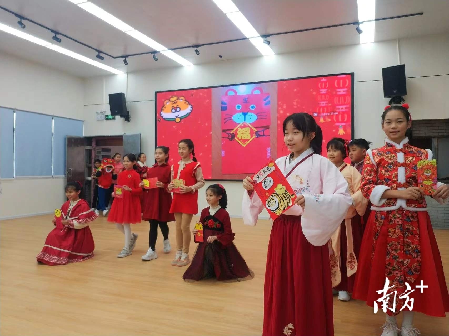 南方+ 李细华 张冠军 拍摄