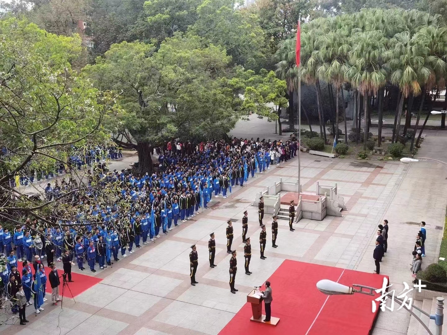 南方+ 李细华 张冠军 拍摄