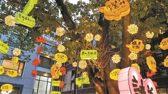 灯谜的载体很像微信上的对话框。