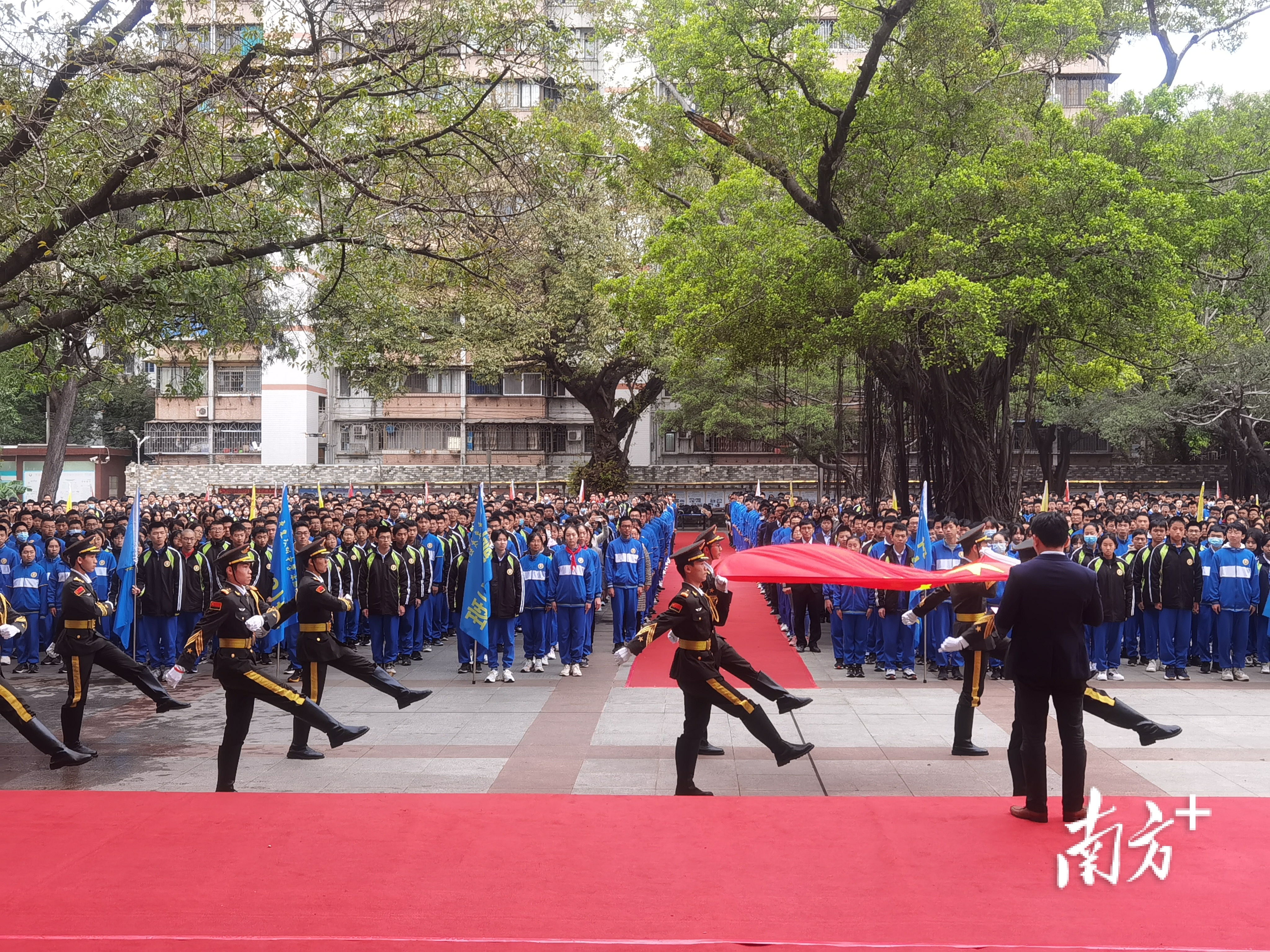 南方+ 李细华 张冠军 拍摄