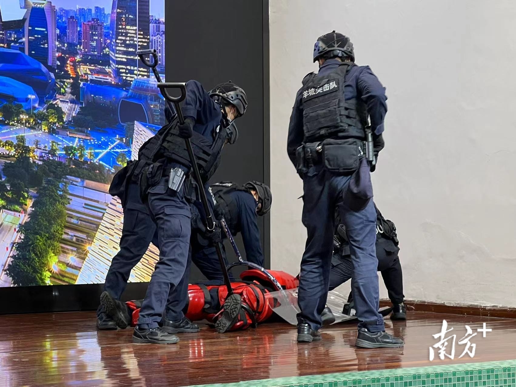 南方+ 李细华 张冠军 拍摄