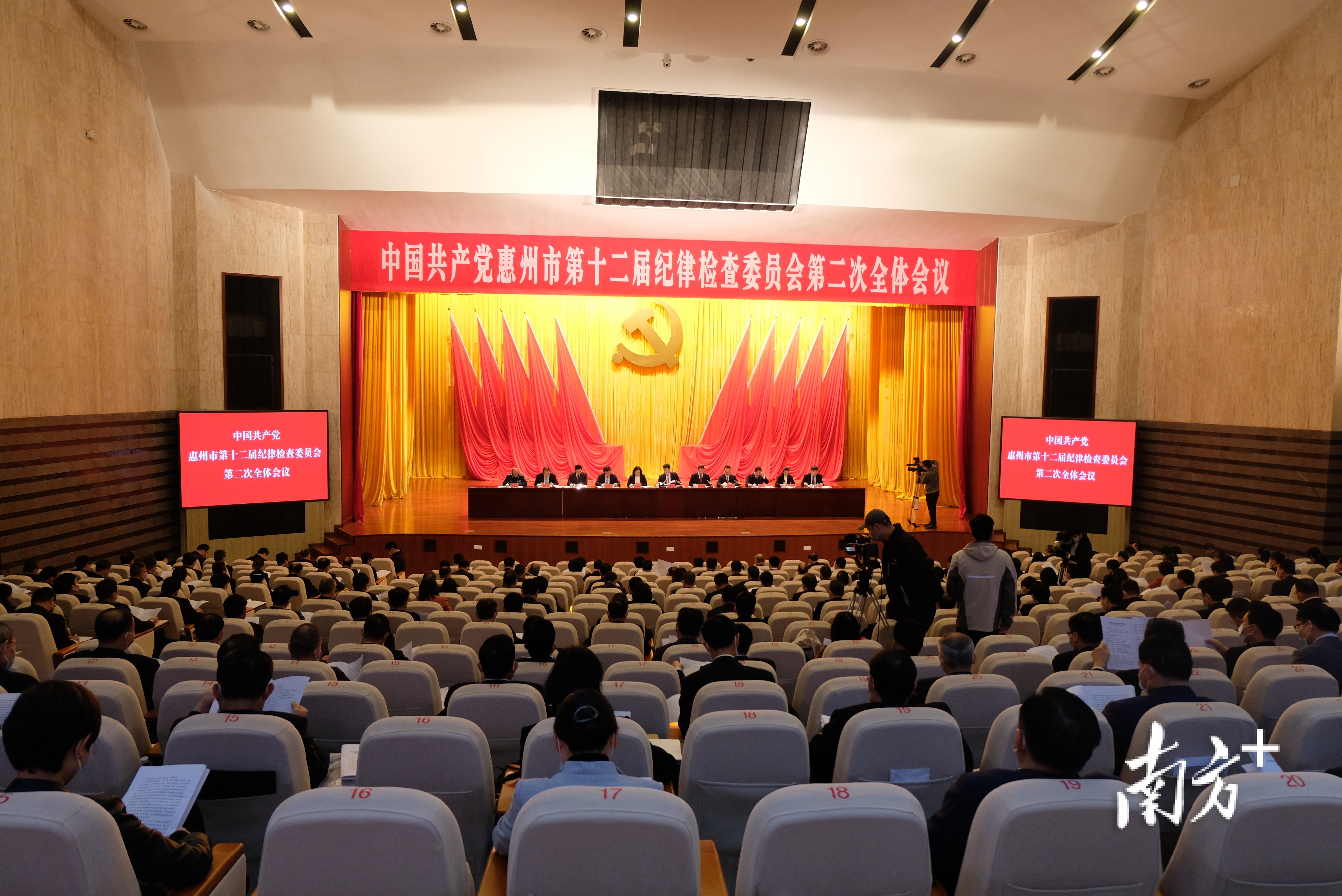 南方+ 蓝单 拍摄