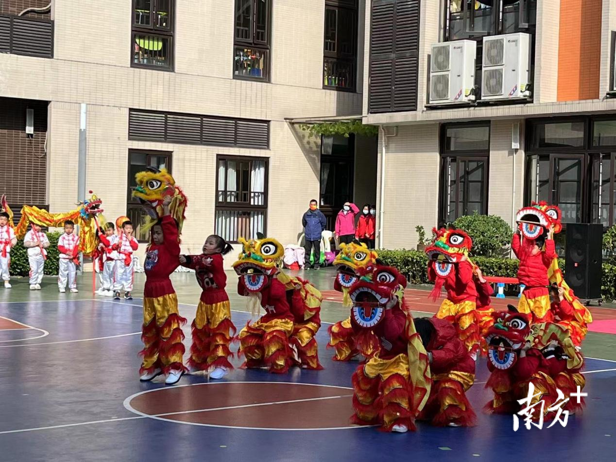 南方+ 李细华 张冠军 拍摄