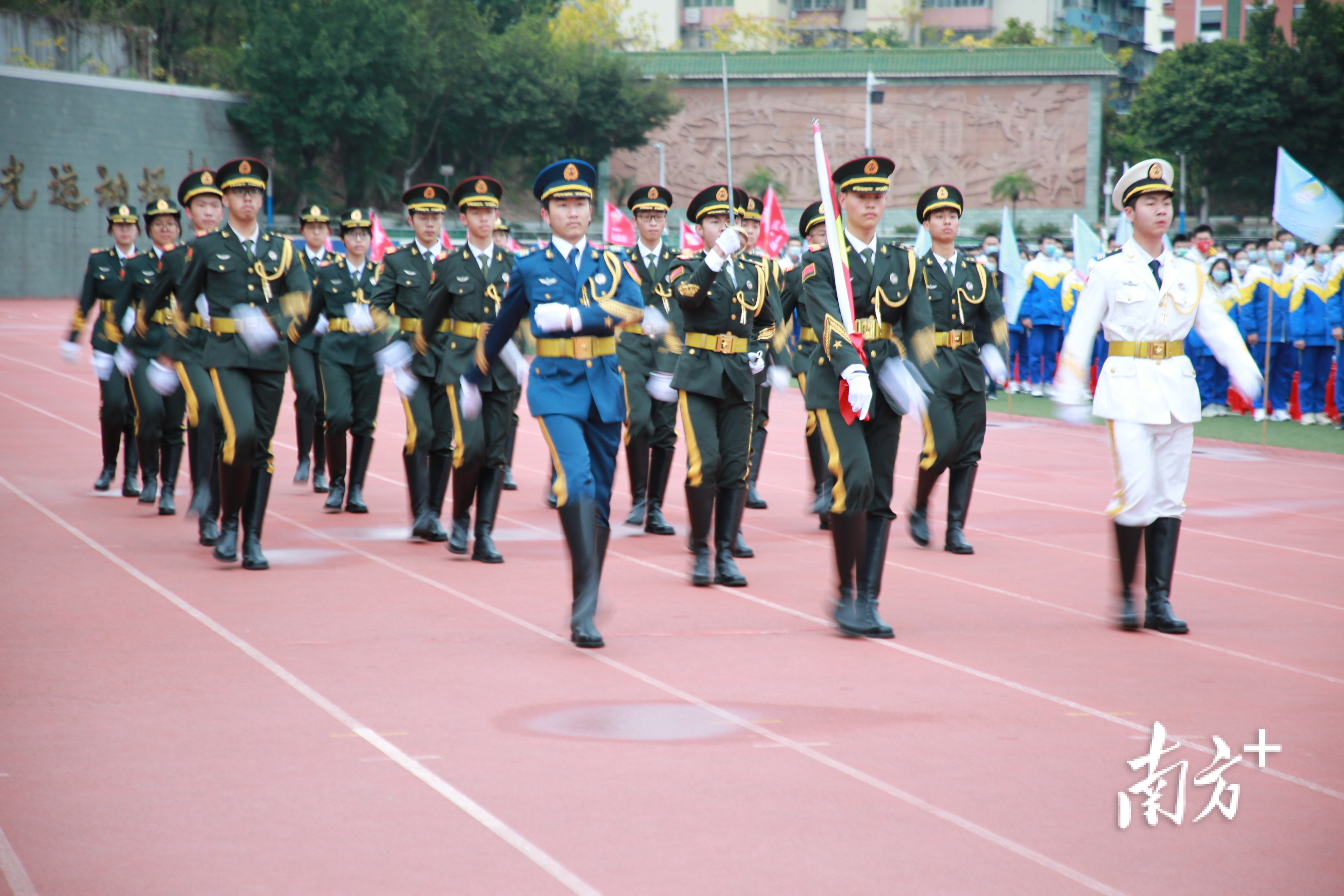 南方+ 李细华 张冠军 拍摄