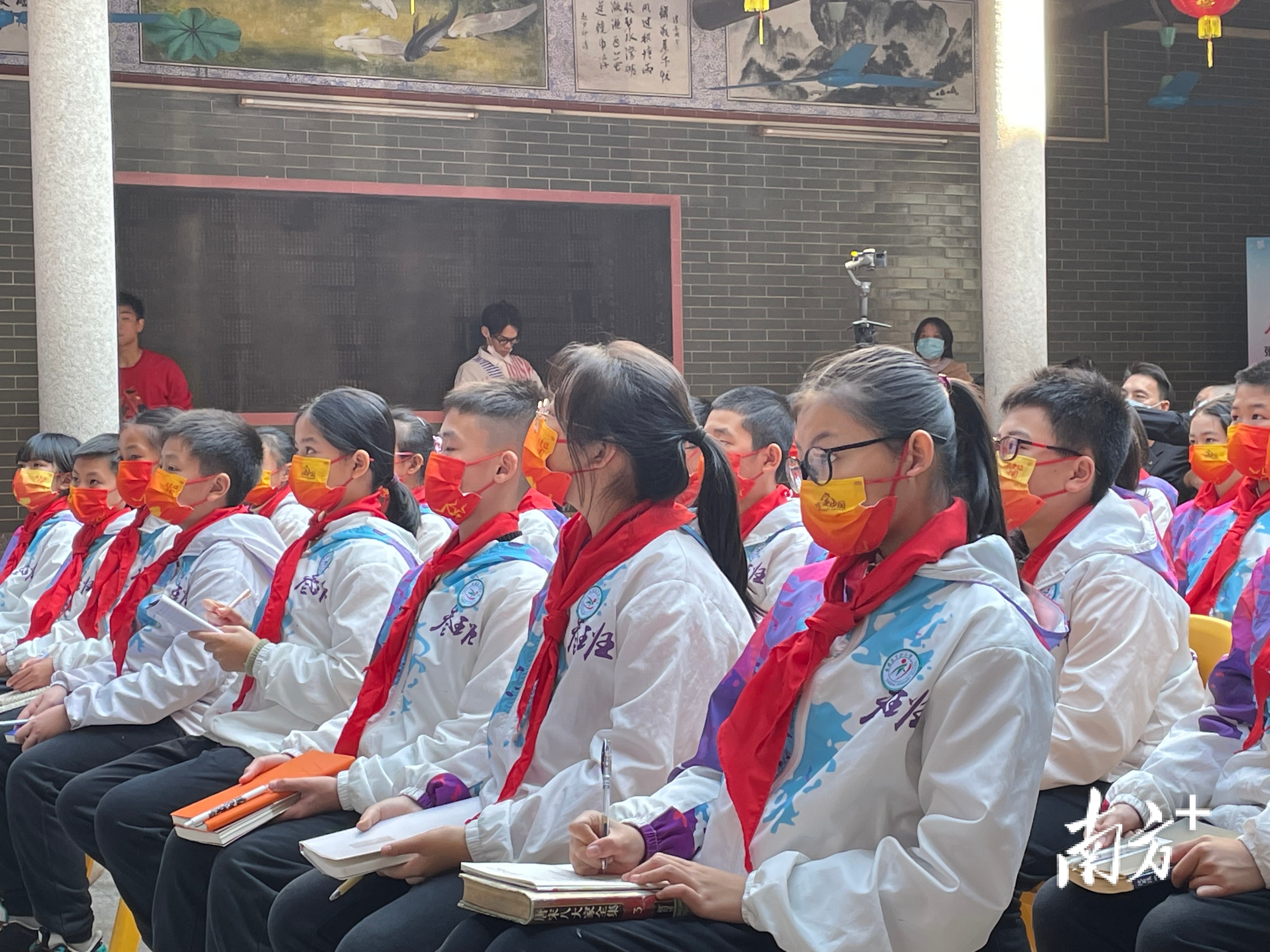 南方+ 李细华 张冠军 拍摄