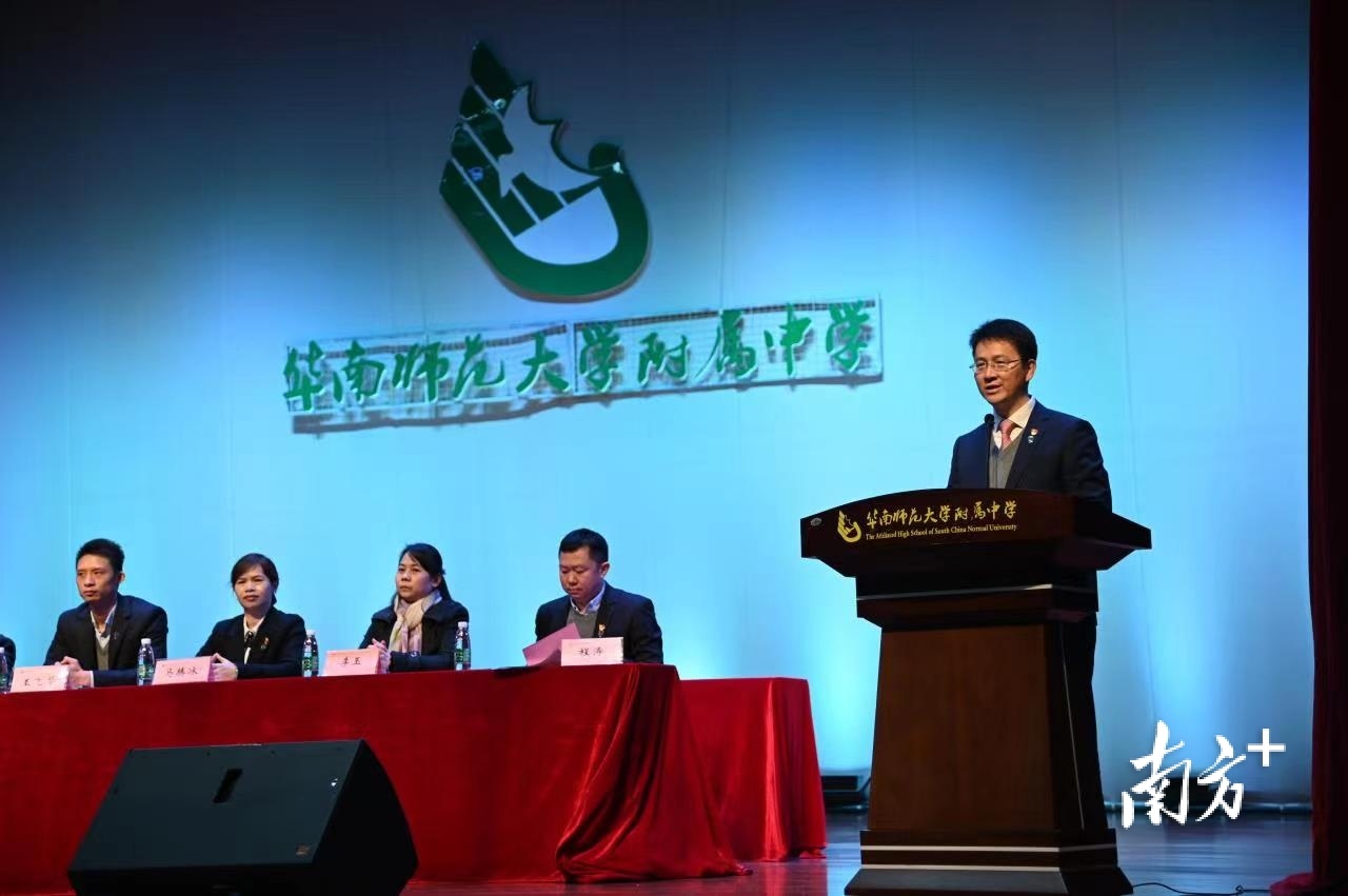 南方+ 李细华 张冠军 拍摄