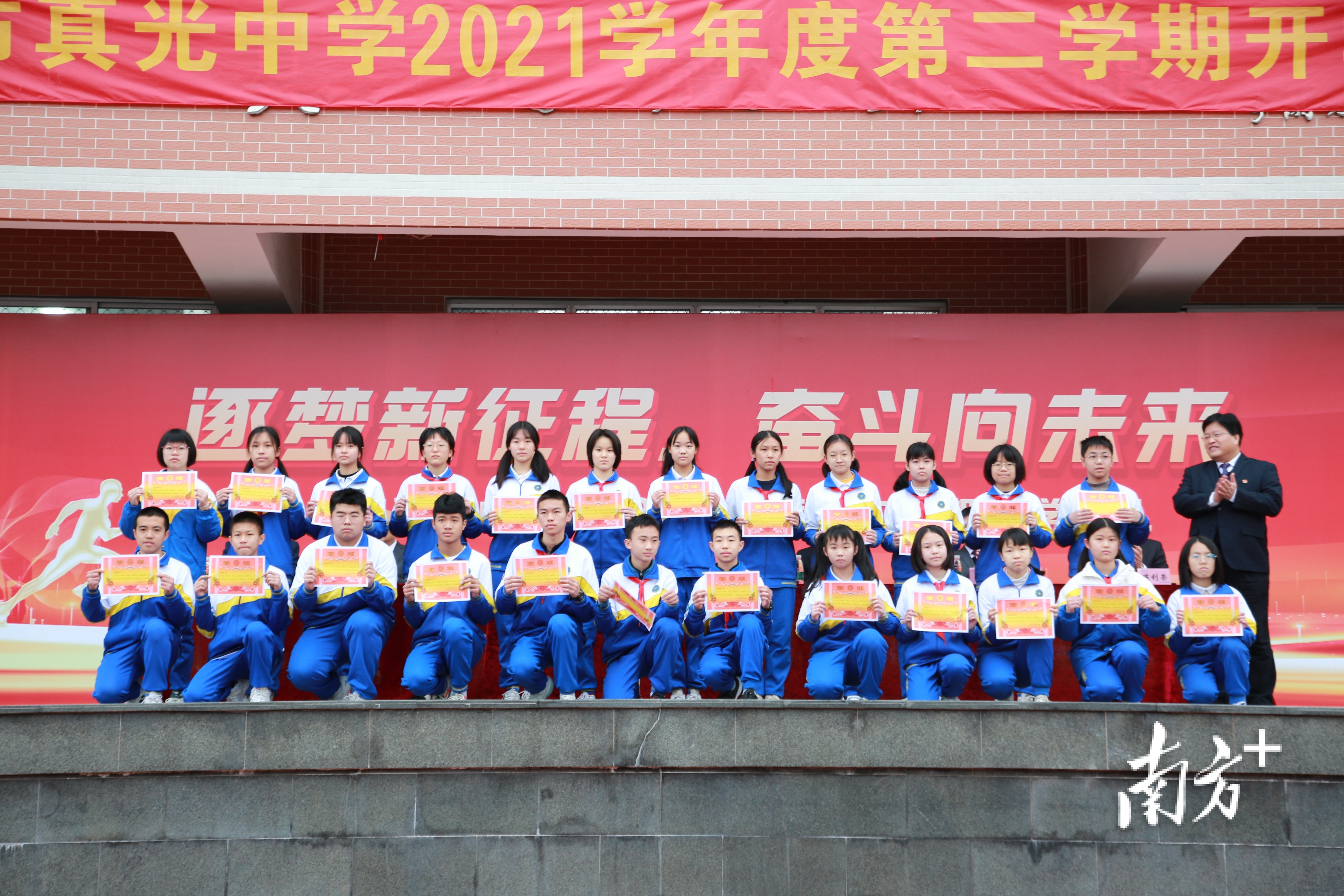 南方+ 李细华 张冠军 拍摄