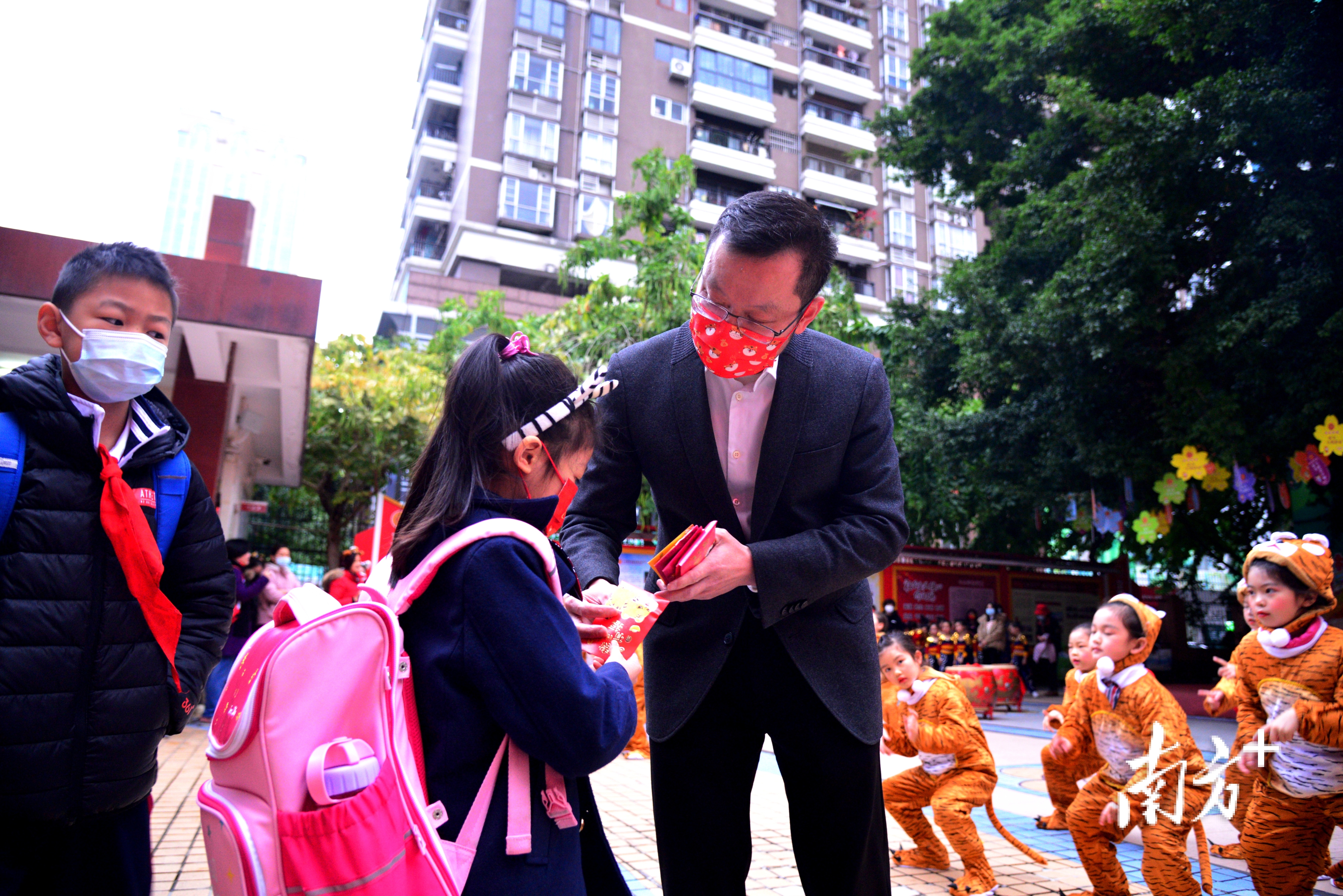 南方+ 李细华 张冠军 拍摄