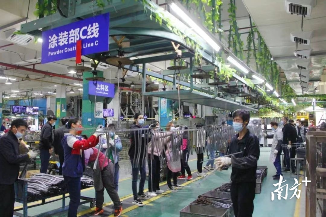 2月15日，清溪镇召开2022年扩投资稳增长工作会议，研究分析当前经济形势，安排部署今年扩投资稳增长工作，力争实现一季度经济“开门红”。