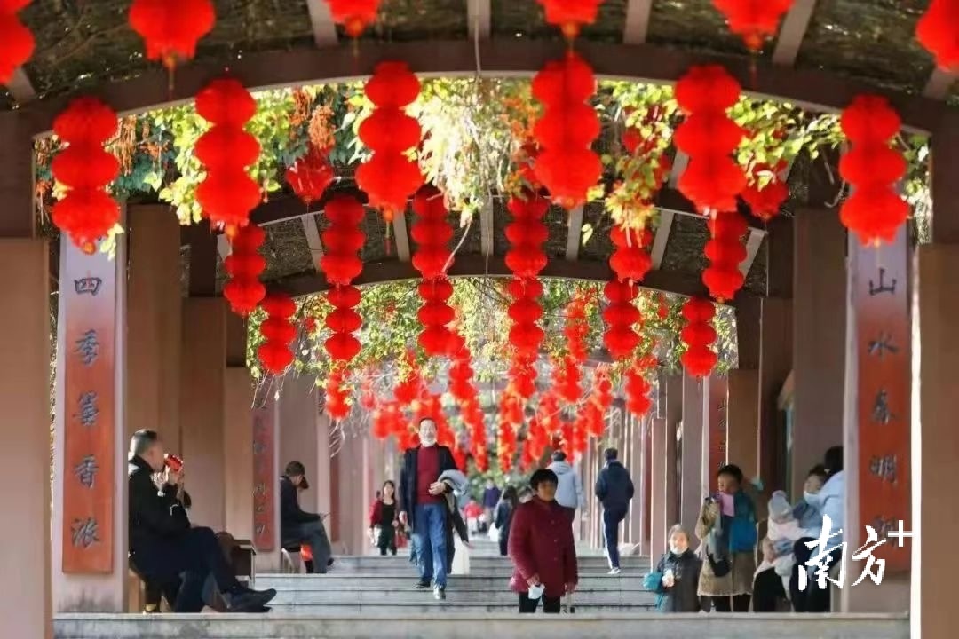 2月15日，清溪镇召开2022年扩投资稳增长工作会议，研究分析当前经济形势，安排部署今年扩投资稳增长工作，力争实现一季度经济“开门红”。