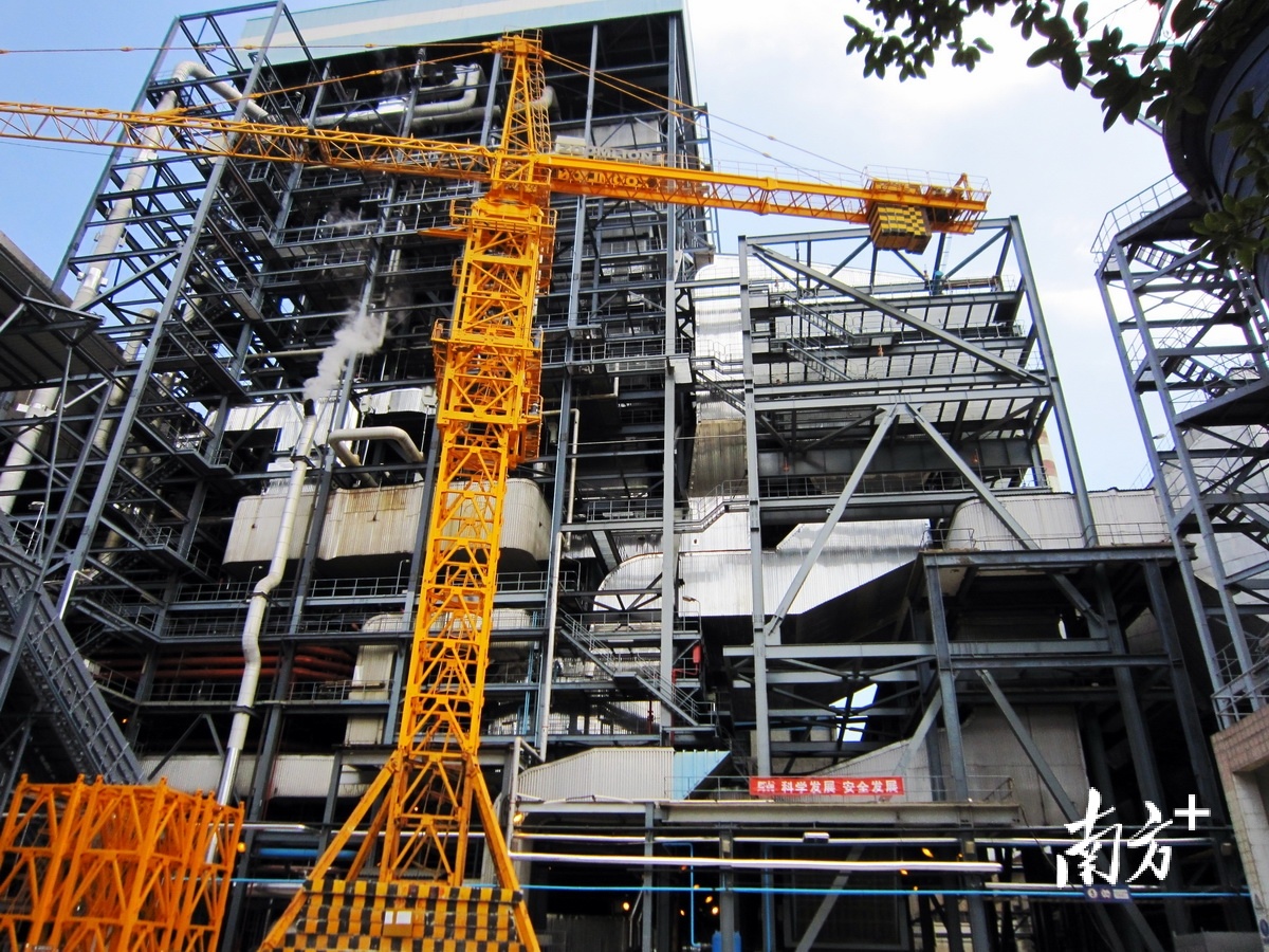 2012年，沙角A电厂5号机组降氮脱硝建设中