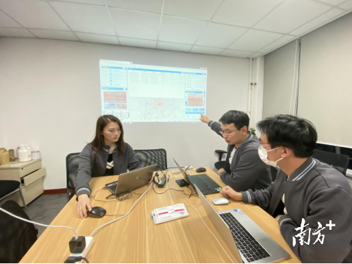 2月4日冬奥会开幕式晚上7点半，谭笑和同事在人伤团队值班网点内沟通案件