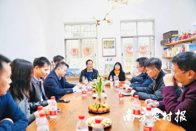 座谈会在黑石屿民宿举行