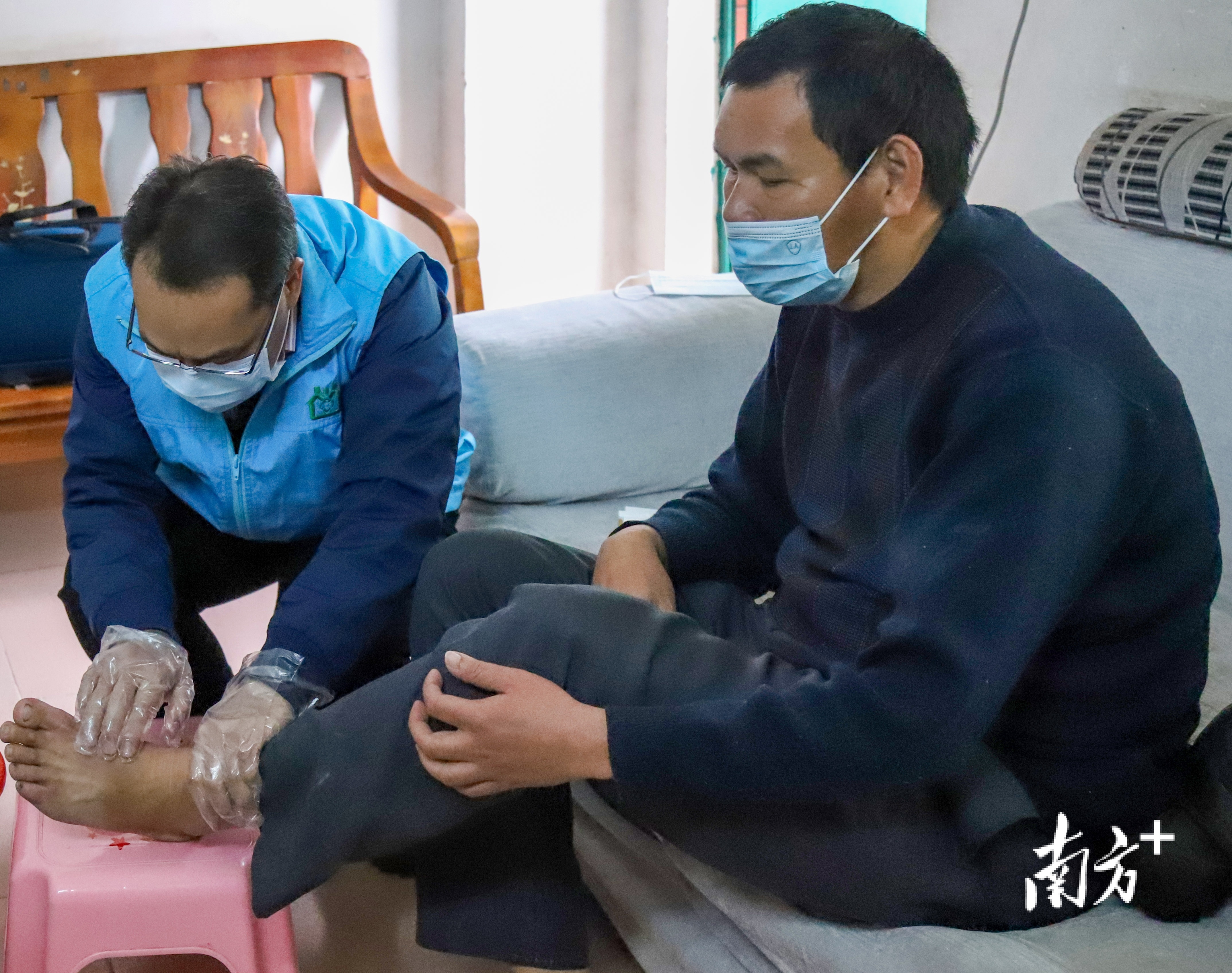 近日，“2021中国家庭健康守门人年榜”发布，桥头镇社区卫生服务中心全科副主任医师朱科榜入选个人榜，受到国家卫生健康委人口文化发展中心等部门的表彰。