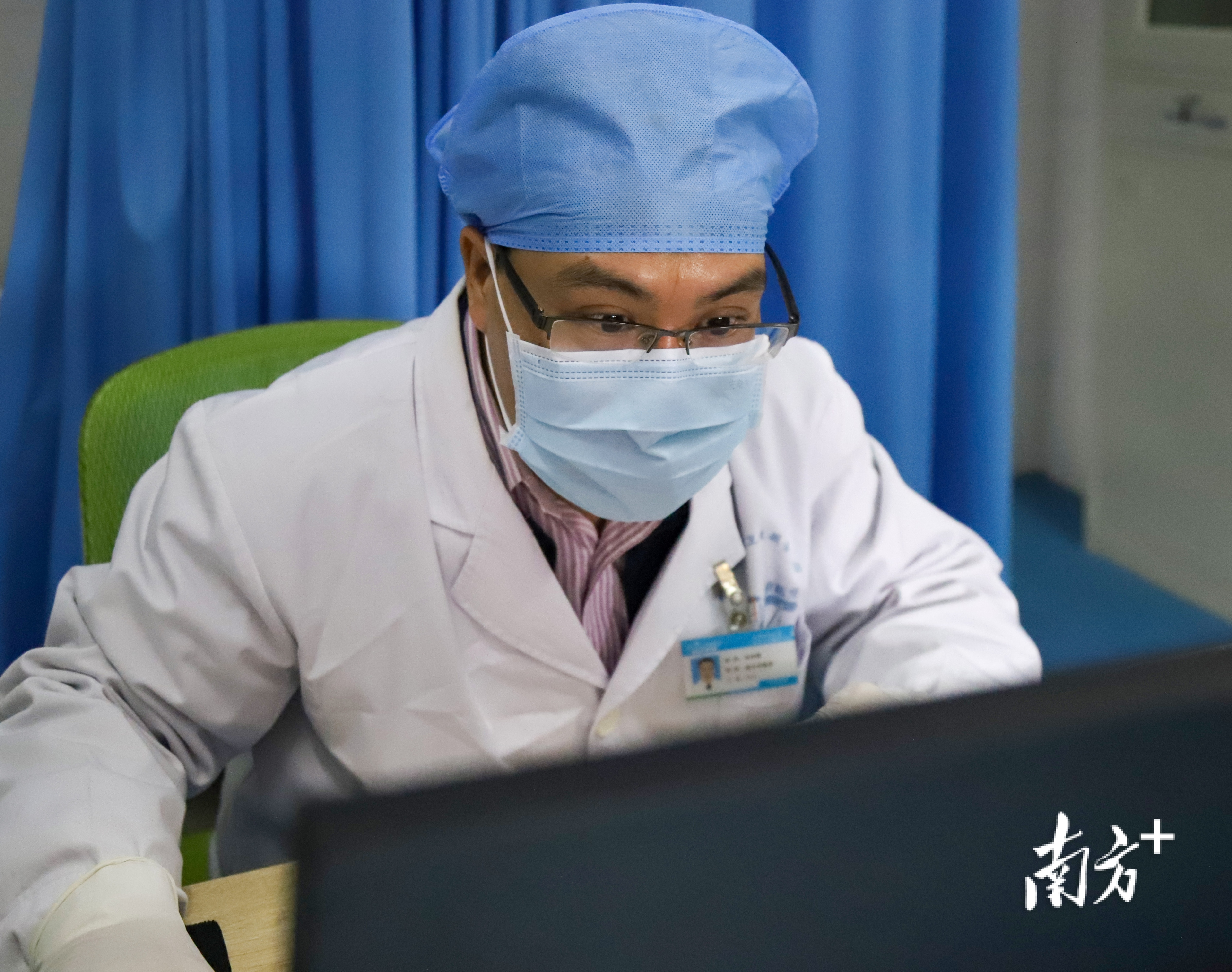 近日，“2021中国家庭健康守门人年榜”发布，桥头镇社区卫生服务中心全科副主任医师朱科榜入选个人榜，受到国家卫生健康委人口文化发展中心等部门的表彰。