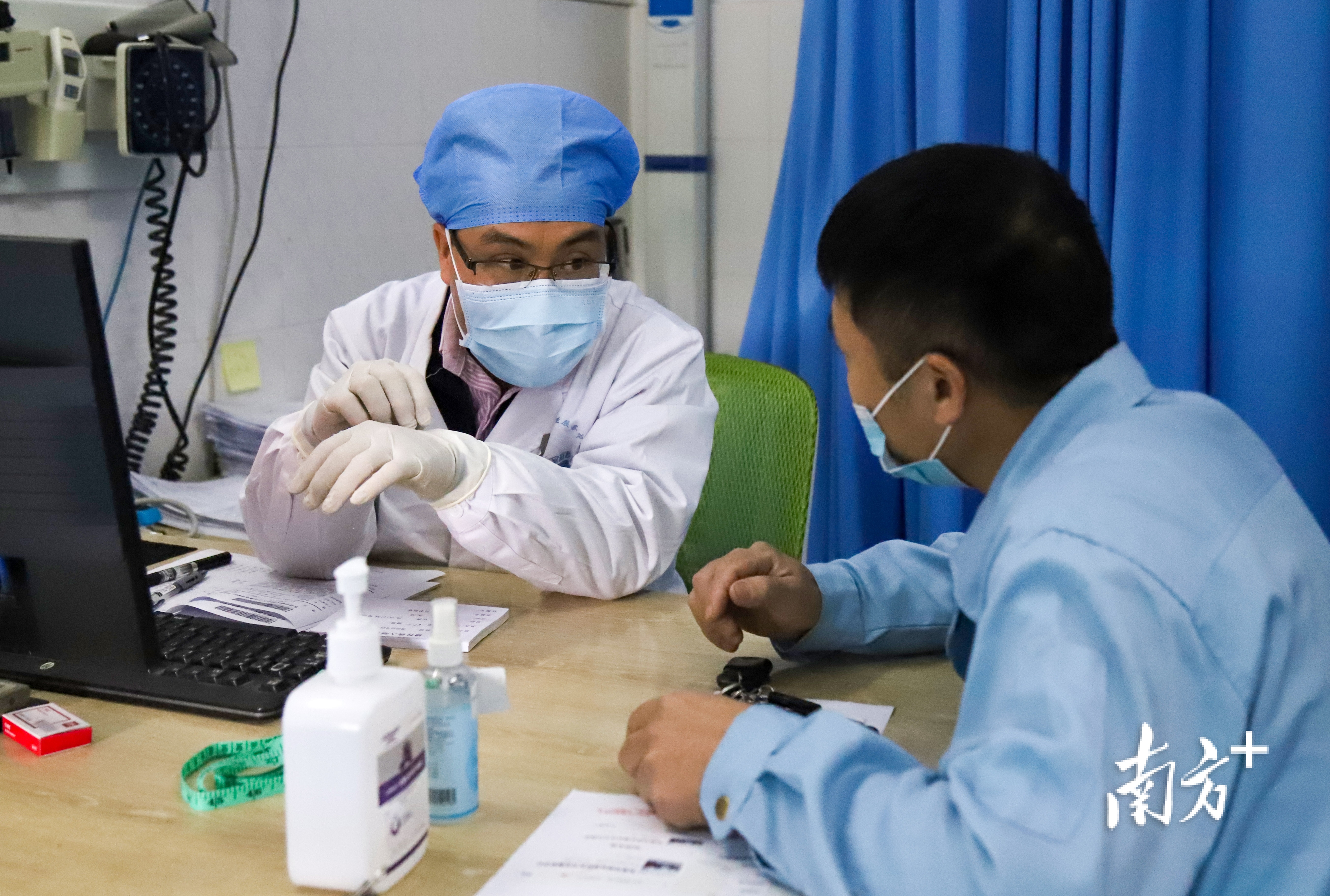 近日，“2021中国家庭健康守门人年榜”发布，桥头镇社区卫生服务中心全科副主任医师朱科榜入选个人榜，受到国家卫生健康委人口文化发展中心等部门的表彰。