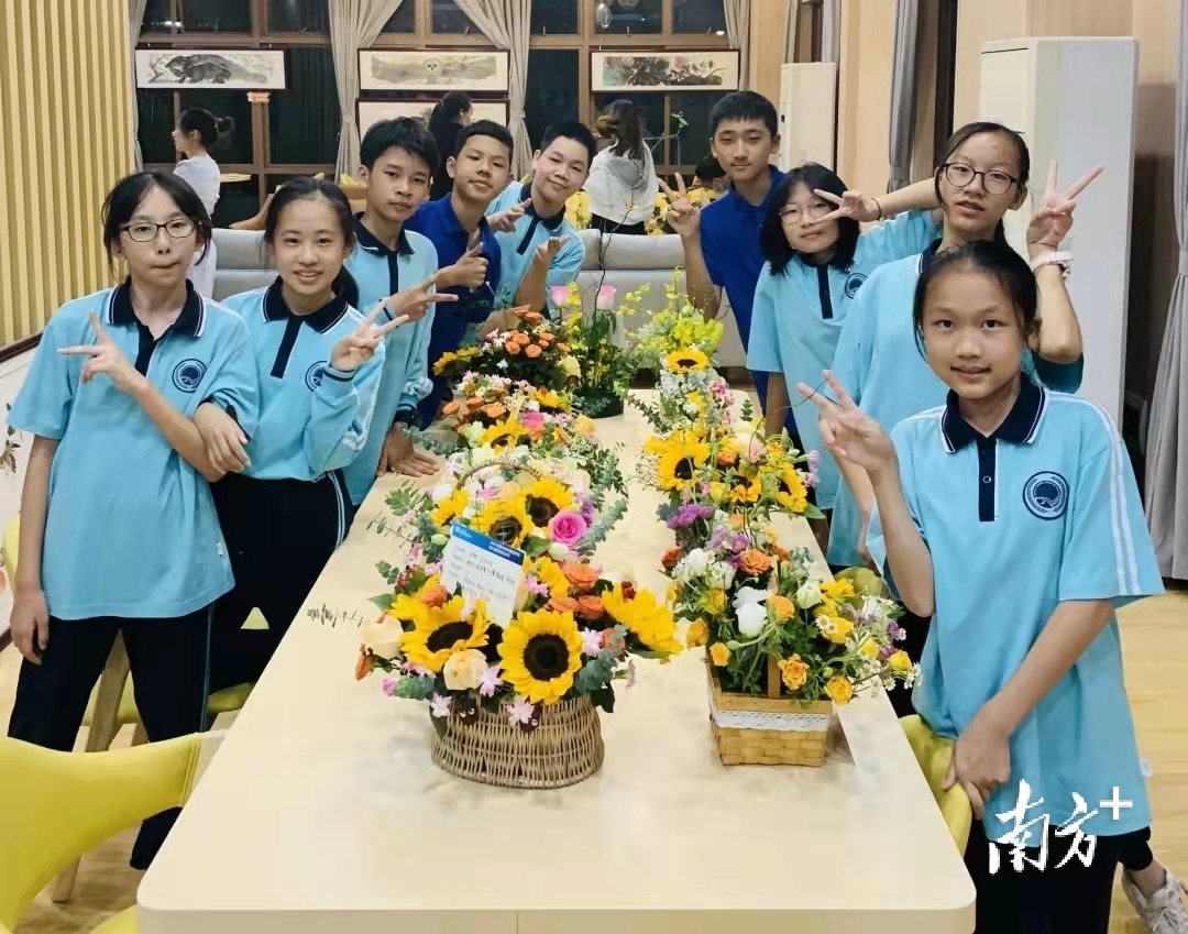 佛山市外国语学校有丰富的社团活动。 佛山市外国语学校有丰富的社团活动。