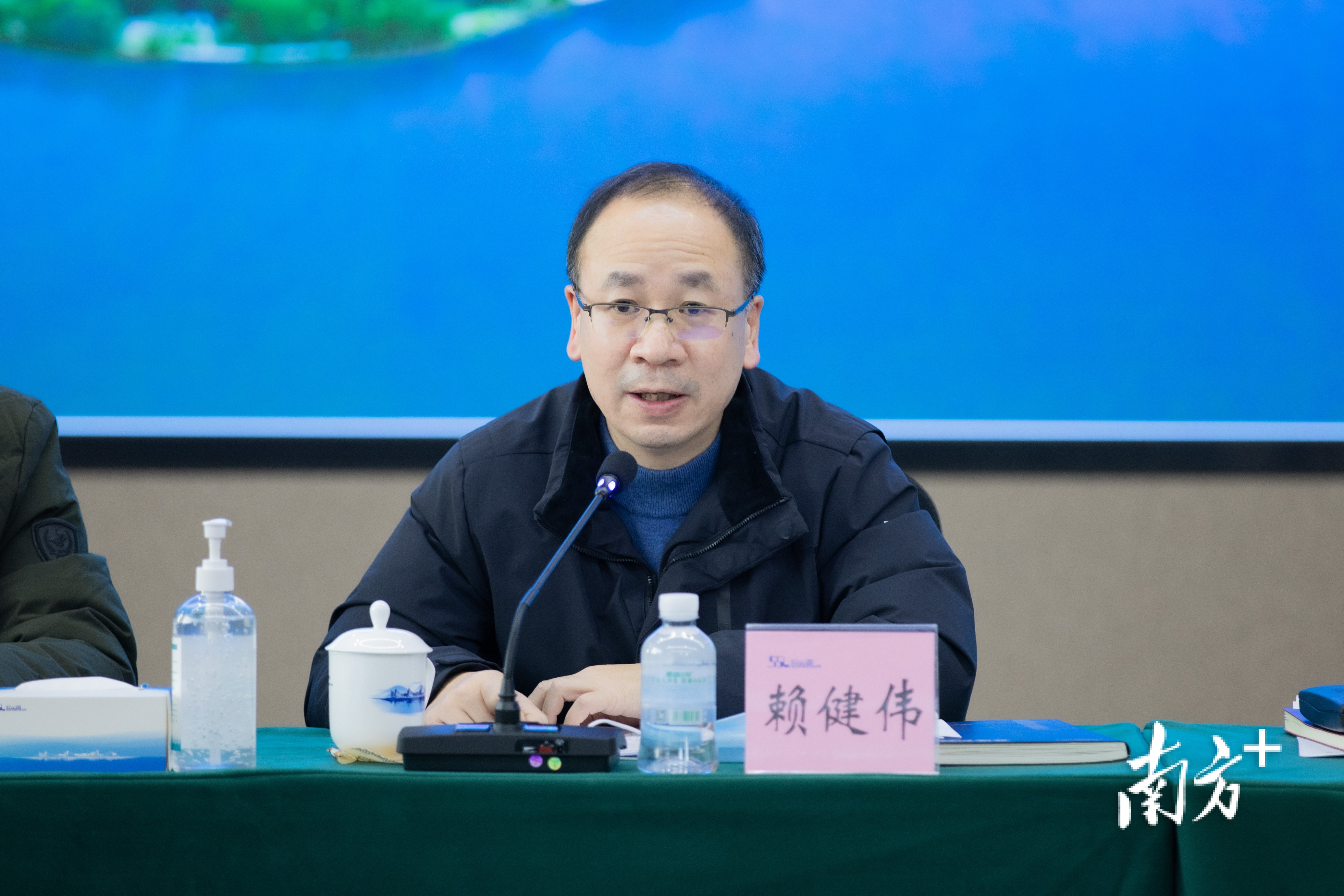 市自然资源局党组书记、局长赖健伟。