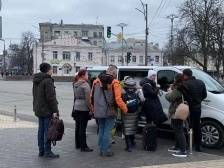 旅乌中国人见证24小时剧变：银行排长队，大量民众驱车离城