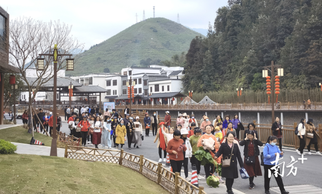  “山水双合”，客似云来。