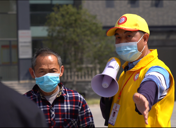 ▲运用“大声公”提醒市民保持安全距离