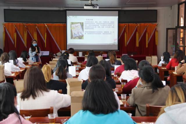 押花老师授课