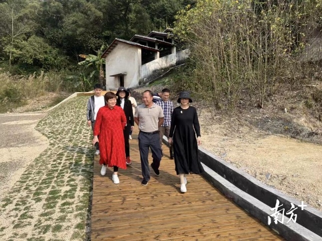 3月3日至4日，广东省文物考古研究院院长曹劲等一行5人莅临潮州调研潮州市古城区文物保护和活化利用工作。