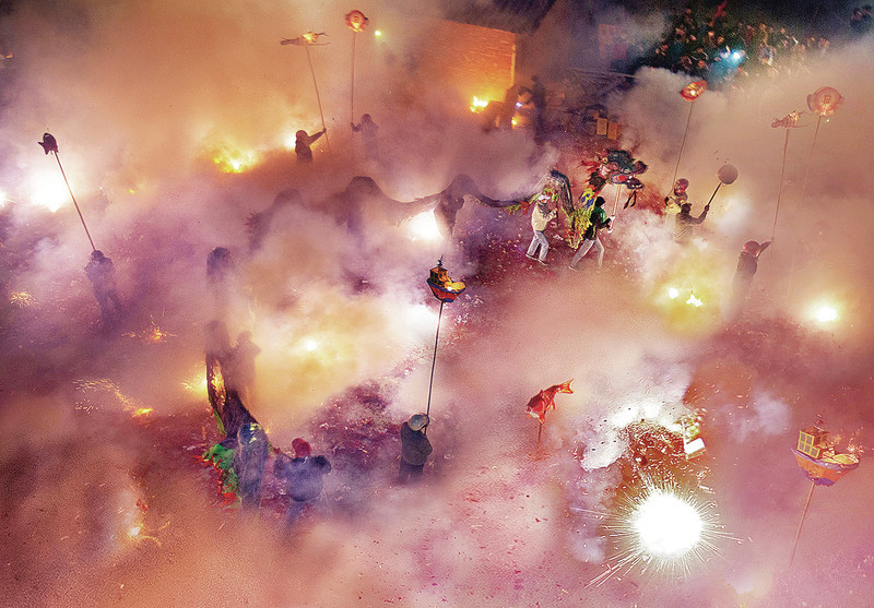 乡村炸龙（广宁） 江强 摄