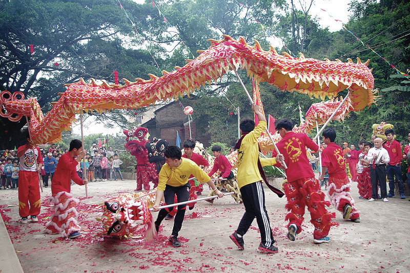 闹新春（德庆武垄） 李金波 摄