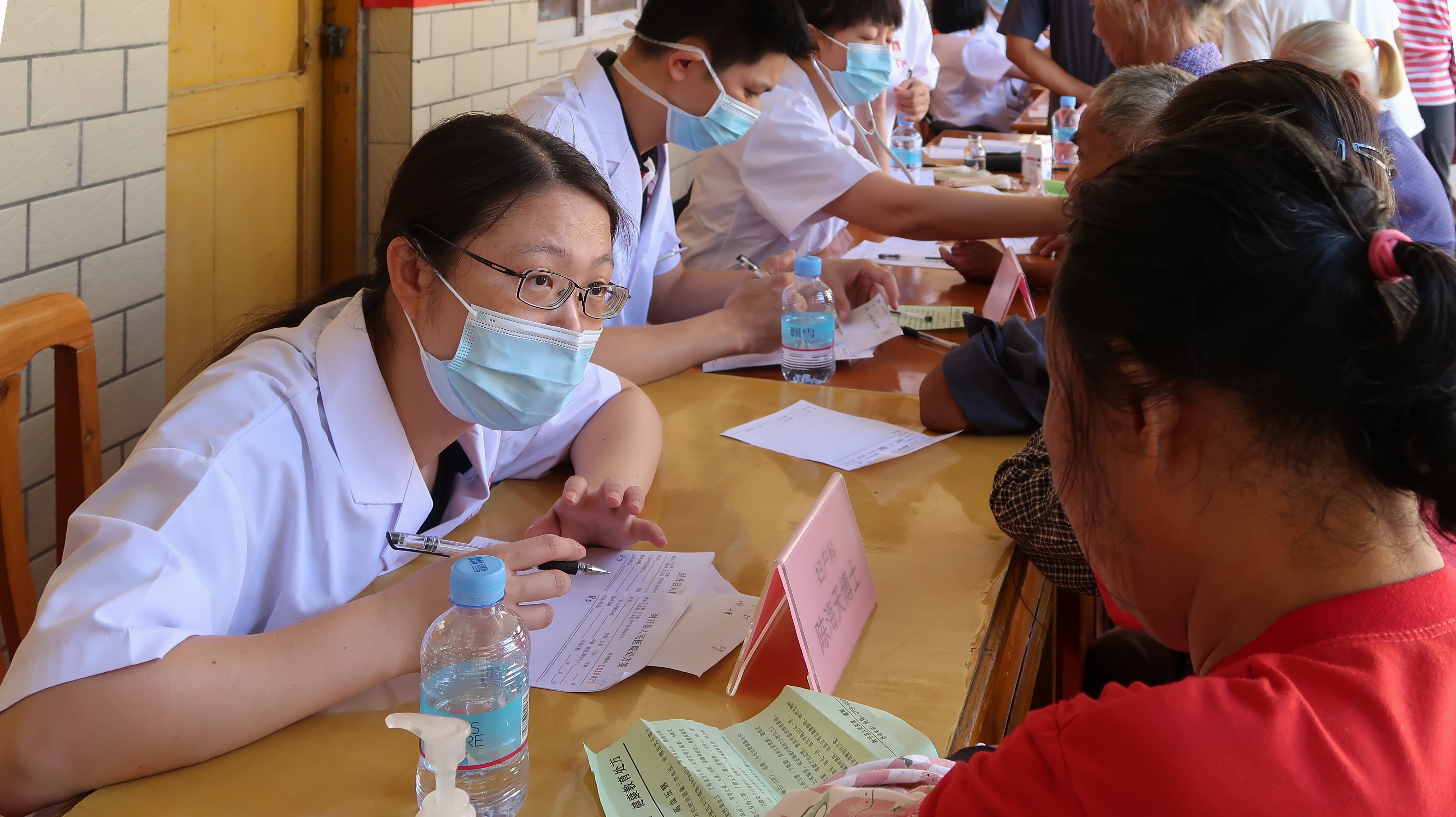 陈海天在封开接诊