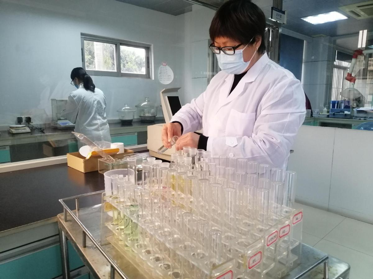 ▲东莞水厂全天候监测水质，确保出厂水安全。