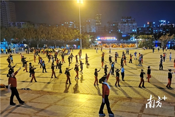 南方+ 梁维春 拍摄