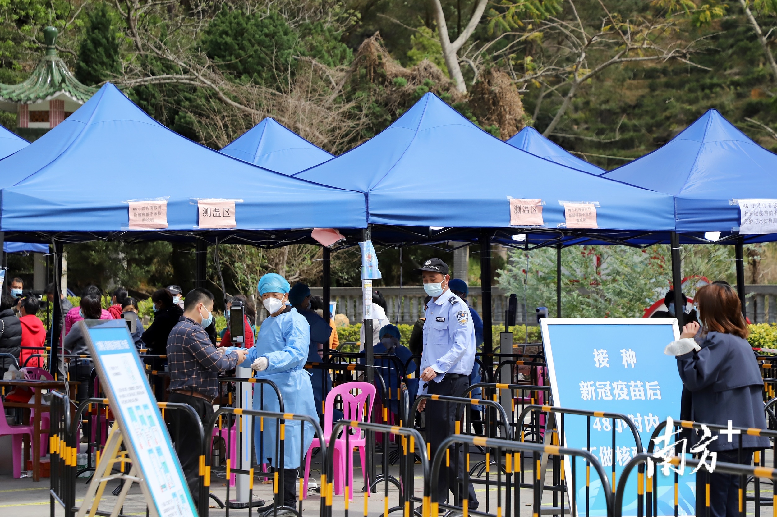 现场秩序井然。 南方+ 纪金娜 拍摄 现场秩序井然。 南方+ 纪金娜 拍摄